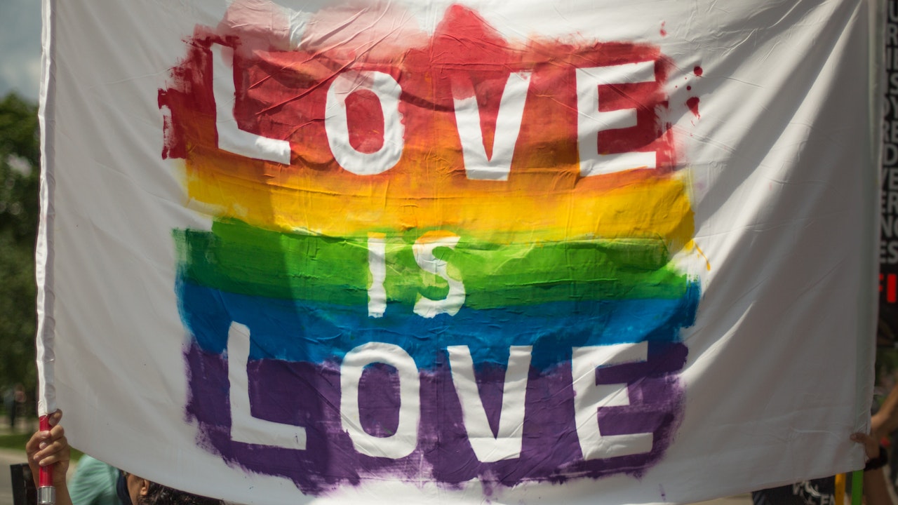 Feminismus und LGBTQ-Rechte: Eine Erkundung der Verbindungen und Herausforderungen